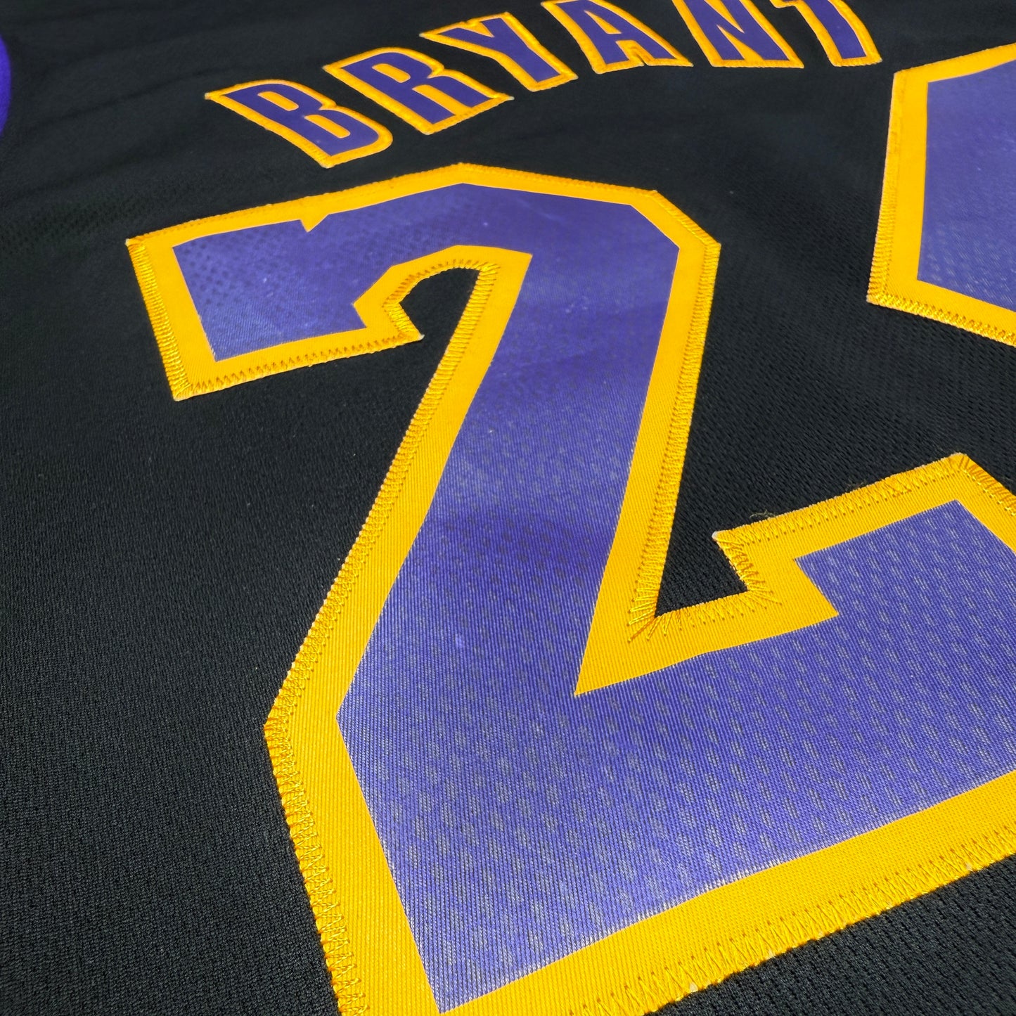 Los Angeles Lakers - Kobe Bryant - Größe M - Adidas - NBA Trikot Hollywood Nights