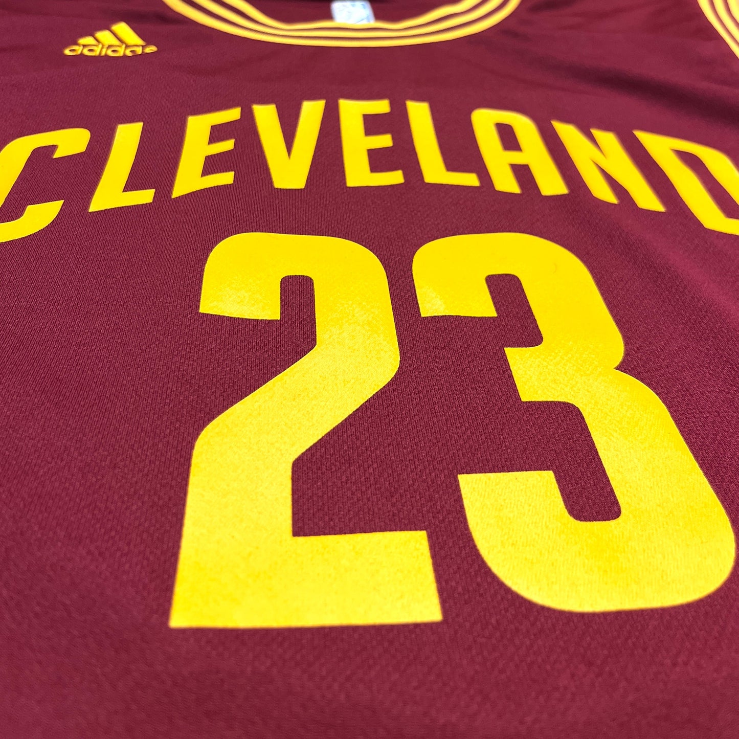 Cleveland Cavaliers - Lebron James - Größe M - Adidas - NBA Trikot
