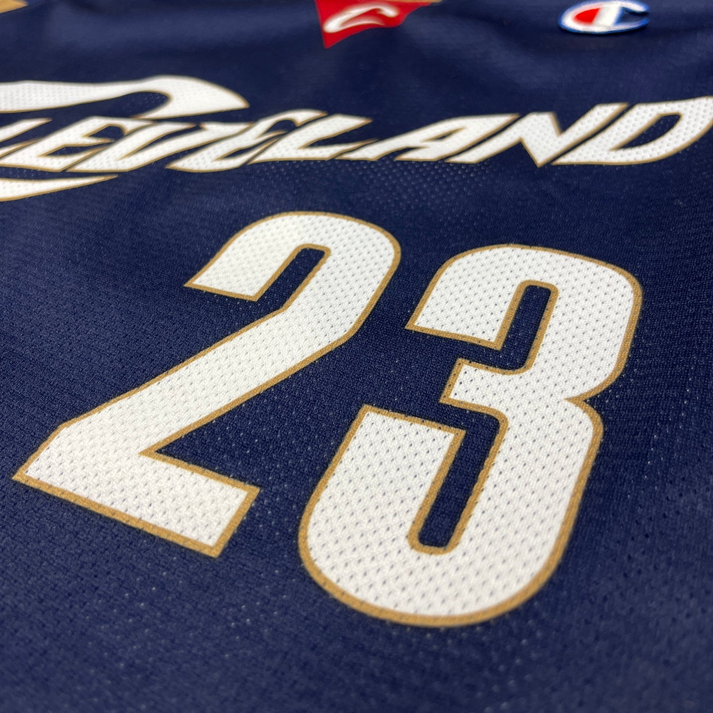 Cleveland Cavaliers - Lebron James - Größe M - Champion - NBA Trikot