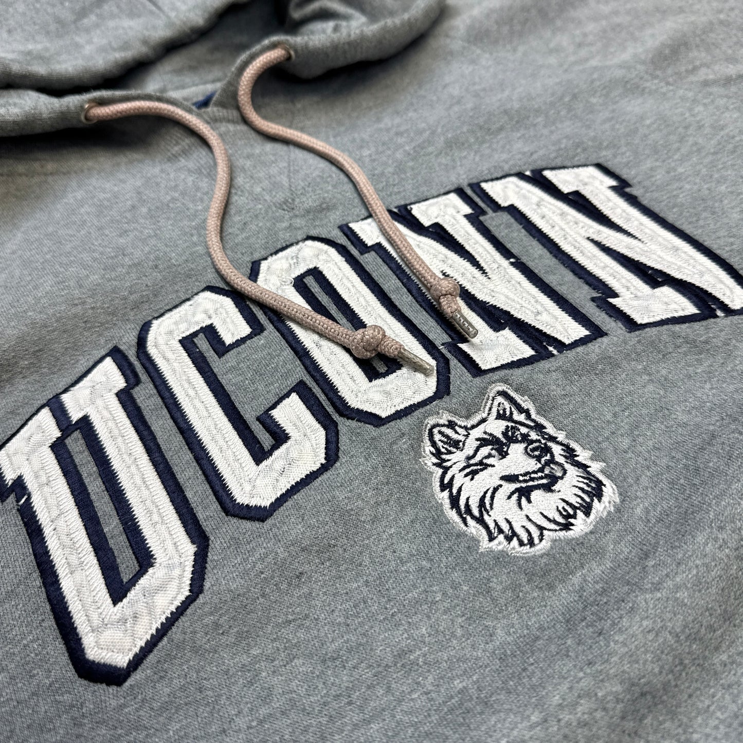 UConn Huskies - NCAA Hoodie - Größe L - AS Sports Sweatshirt
