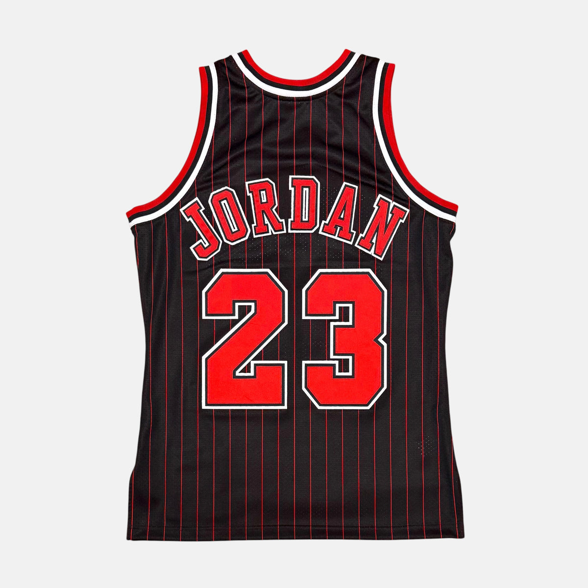 Chicago Bulls 1996-97 - Michael Jordan Pinstripes - Größe M - Mitchell and Ness Authentic - NBA Trikot